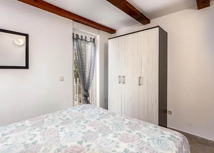 1 Bedroom Awesome In *