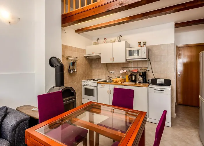 1 Bedroom Awesome In Διαμέρισμα Banjol
