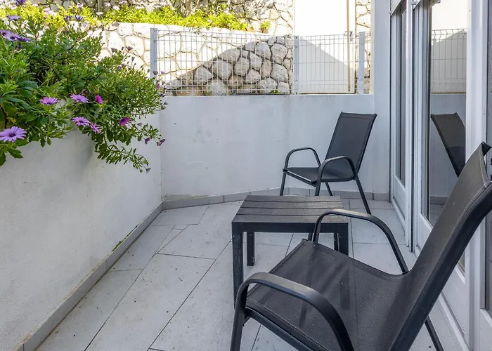 1 Bedroom Awesome In *