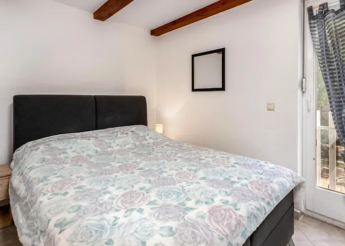1 Bedroom Awesome In Διαμέρισμα Banjol