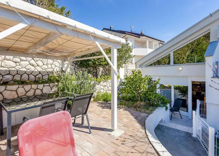 1 Bedroom Awesome In Διαμέρισμα *