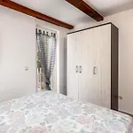 1 Bedroom Awesome In *
