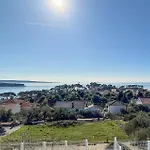 Апартаменты 1 Bedroom Awesome In