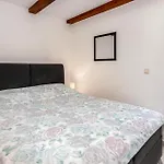 1 Bedroom Awesome In Апартаменты Банёл
