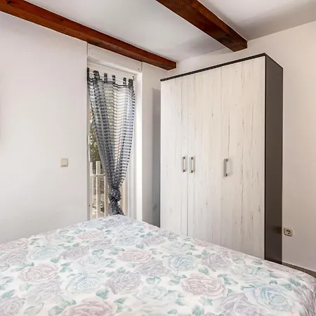 1 Bedroom Awesome In *