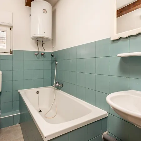 1 Bedroom Awesome In *