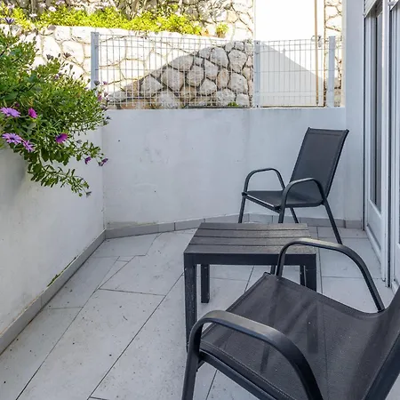 1 Bedroom Awesome In *
