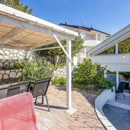 1 Bedroom Awesome In Apartament *